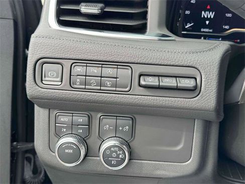 Used 2024 GMC Yukon XL Denali image 18
