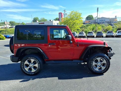 Used 2016 Jeep Wrangler Sahara w/ Dual Top Group AWD/4WD image 4