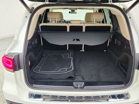 Used 2023 Mercedes-Benz GLB 250 4MATIC w/ Premium Package image 20