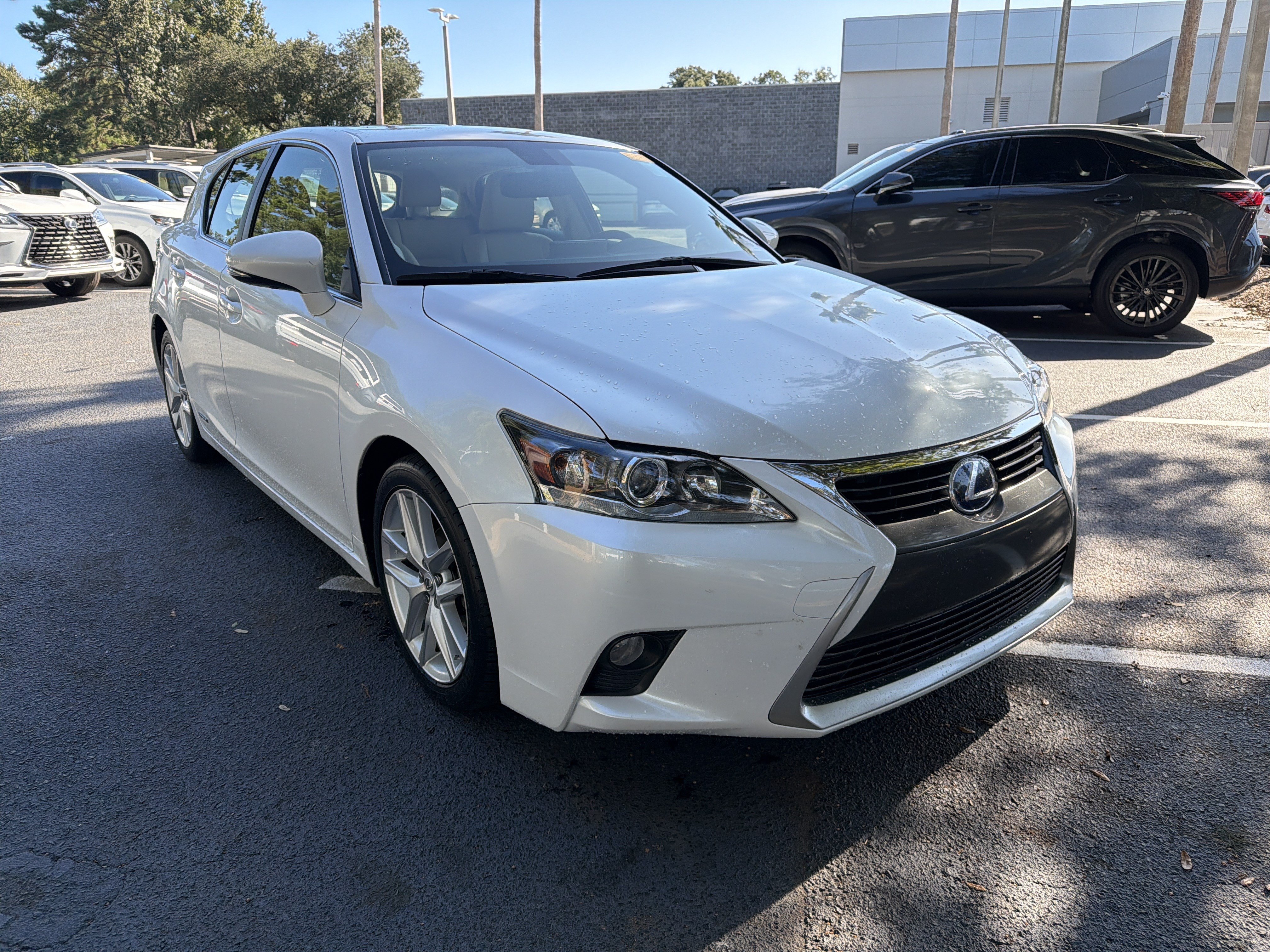 Used 2015 Lexus CT 200h w/ Navigation Package FWD image 6