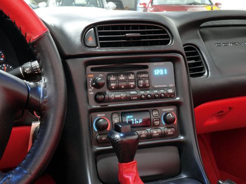 Used 2000 Chevrolet Corvette Convertible w/ Memory Pkg image 99