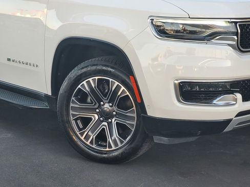 Used 2024 Jeep Wagoneer Series II w/ Flexible Seating Group image 3