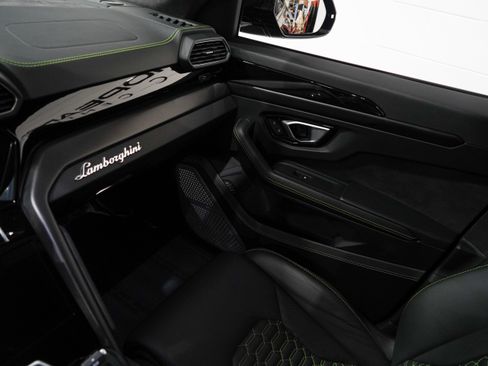 Used 2022 Lamborghini Urus AWD/4WD image 13