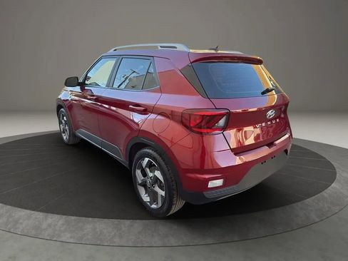 Used 2024 Hyundai Venue SEL FWD image 7