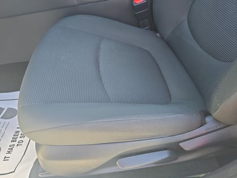 Used 2020 Toyota RAV4 LE AWD/4WD image 26