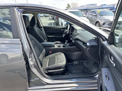 Used 2025 Nissan Altima 2.5 SV FWD image 15