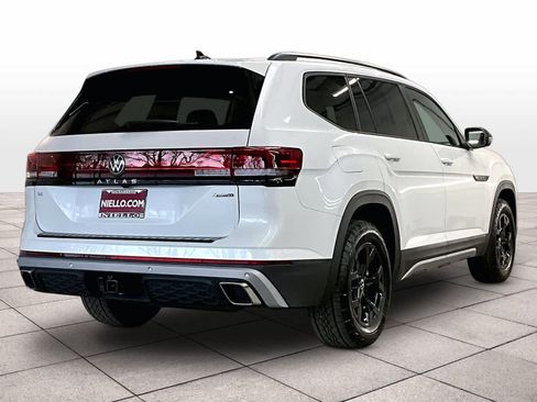New 2026 Volkswagen Atlas Peak Edition image 4