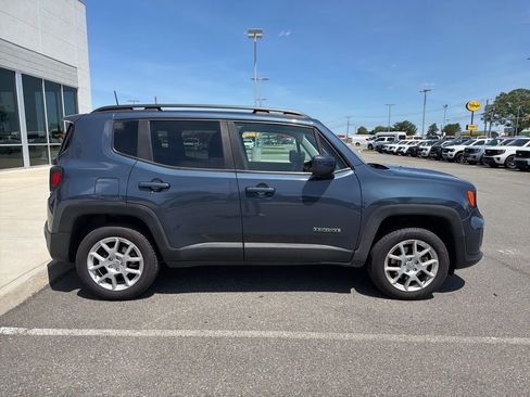 Used 2021 Jeep Renegade Latitude AWD/4WD image 5