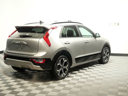 Used 2023 Kia Niro SX Touring image 8