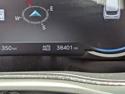 Used 2023 Genesis GV70 2.5T AWD/4WD image 19