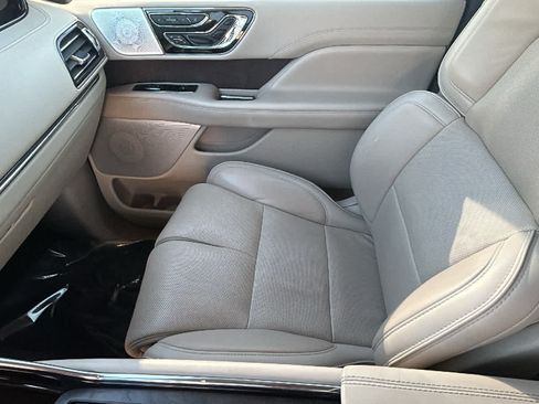 Used 2019 Lincoln Navigator L Reserve AWD/4WD image 12
