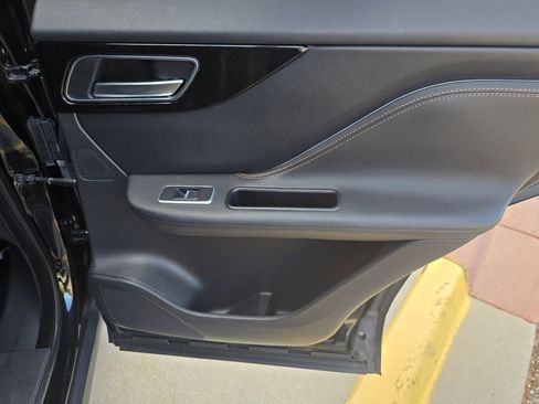 Used 2017 Jaguar F-PACE Prestige image 27