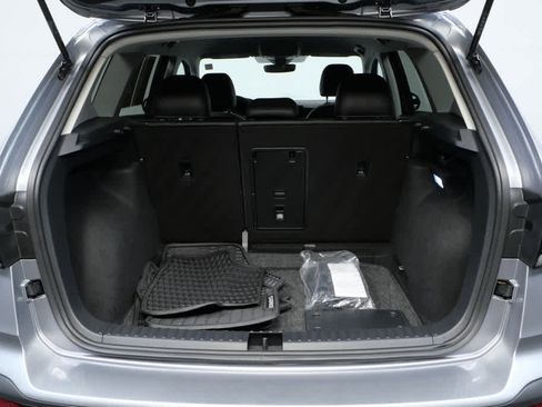 Certified 2025 Volkswagen Taos SE w/ Black Wheel Package FWD image 27