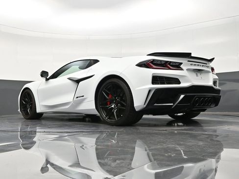 Used 2025 Chevrolet Corvette Z06 image 23
