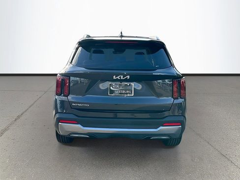Used 2025 Kia Sorento S w/ Panoramic Sunroof Package image 6