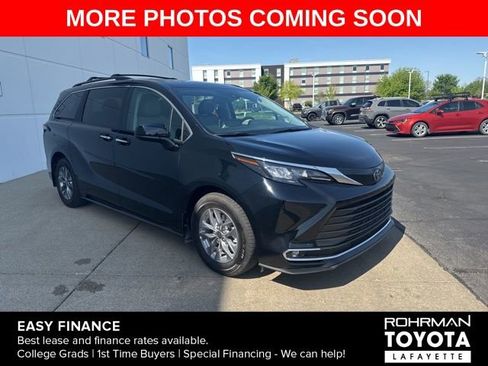 Used 2024 Toyota Sienna XLE w/ XLE Plus Package AWD/4WD image 3