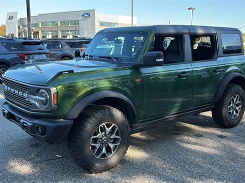 New 2025 Ford Bronco Badlands image 2
