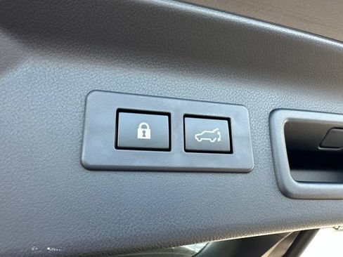 Used 2025 Subaru Forester Premium AWD/4WD image 10