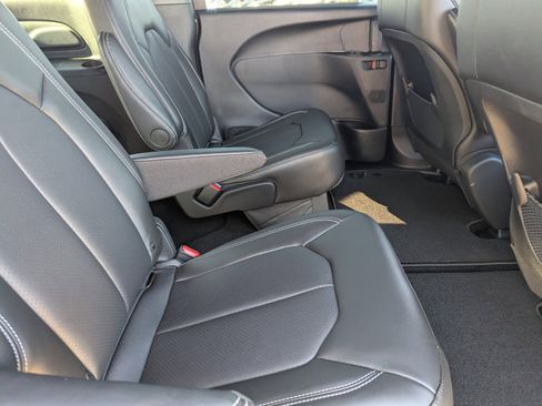 New 2026 Chrysler Voyager LX image 9