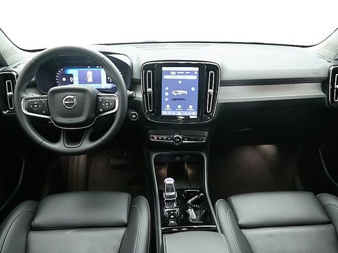 Certified 2025 Volvo XC40 B5 Ultra AWD/4WD image 25