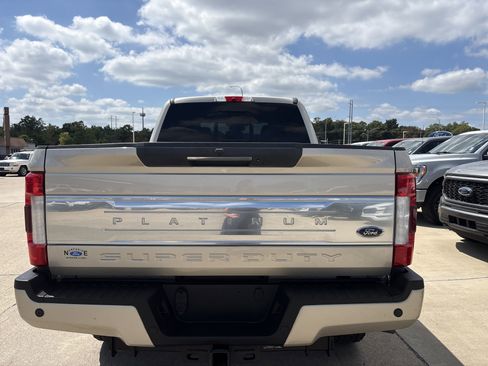Used 2017 Ford F250 Platinum w/ Platinum Ultimate Package image 4
