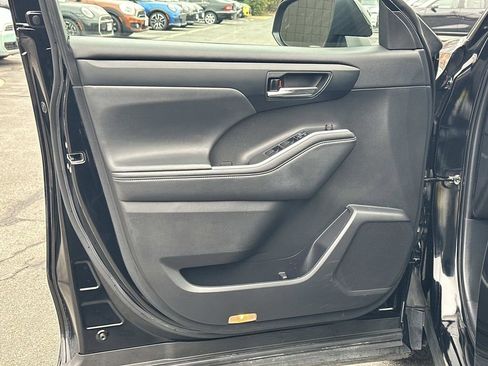 Used 2022 Toyota Highlander XSE image 21