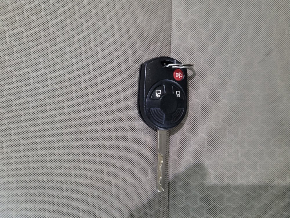 Used 2018 Ford Escape SE w/ Ford Safe & Smart Package FWD image 32