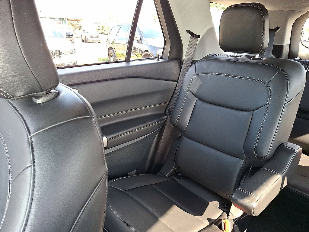 Used 2024 Ford Explorer XLT w/ Equipment Group 202A AWD/4WD image 12