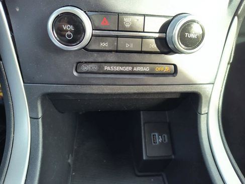 Used 2022 Ford Edge SE image 19