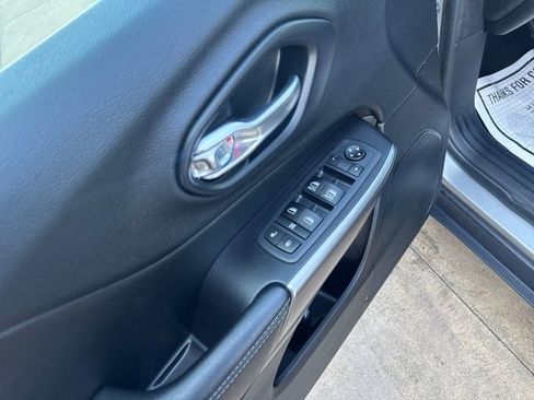 Used 2020 Jeep Cherokee Latitude Plus w/ Cold Weather Group image 13