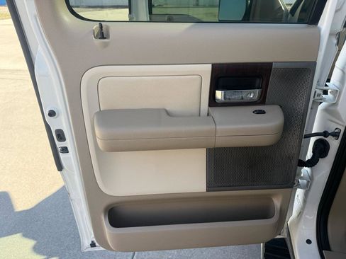Used 2006 Lincoln Mark LT 4x4 image 17