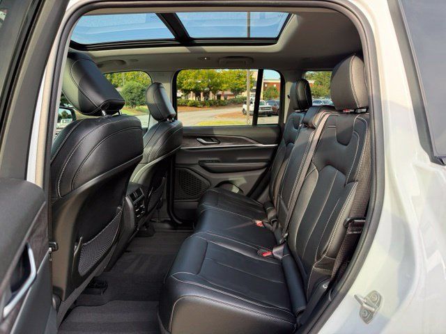 Used 2023 Jeep Grand Cherokee Limited w/ Black Appearance Package RWD image 27