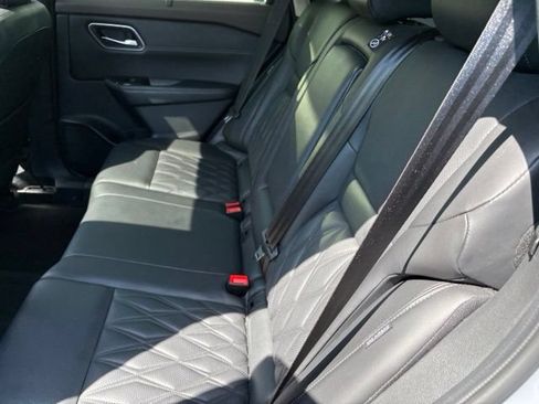 Certified 2023 Nissan Rogue Platinum w/ Platinum Premium Package AWD/4WD image 10
