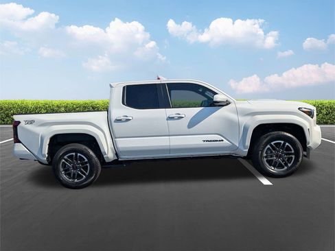 Used 2024 Toyota Tacoma TRD Sport image 3