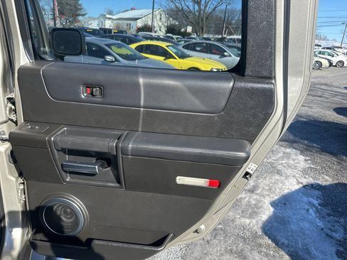 Used 2005 HUMMER H2 w/ Preferred Equipment Group AWD/4WD image 23