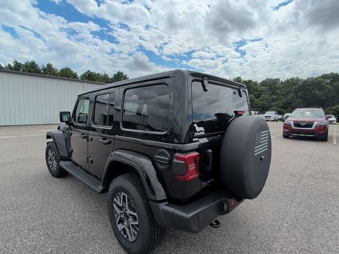 Used 2025 Jeep Wrangler Unlimited Sahara AWD/4WD image 7