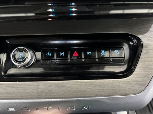 Used 2025 Ford Expedition Platinum image 55