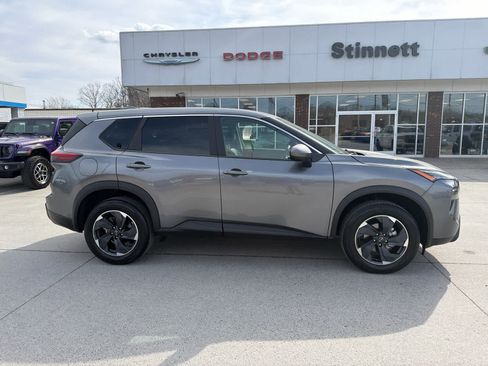 Used 2025 Nissan Rogue SV image 5