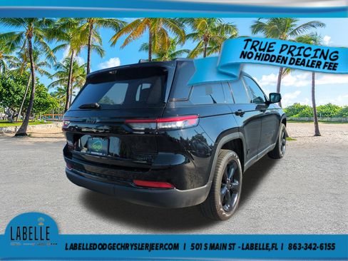 Used 2025 Jeep Grand Cherokee Limited w/ Luxury Tech Group II AWD/4WD image 4
