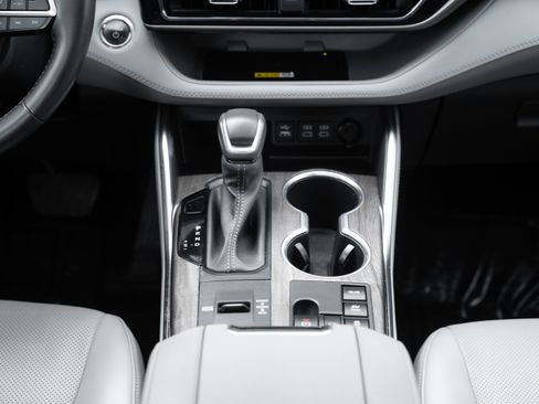 Used 2023 Toyota Highlander Limited image 18