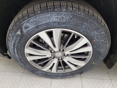 Used 2017 Nissan Pathfinder SV image 31