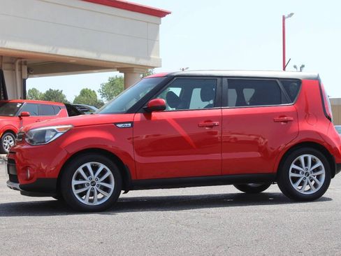 Used 2018 Kia Soul + w/ Audio Package FWD image 5