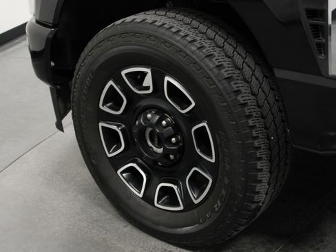 Used 2023 Ford F350 Platinum image 10