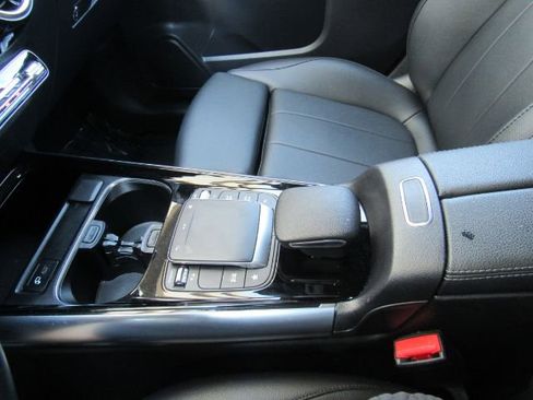 Used 2022 Mercedes-Benz GLA 250 4MATIC w/ Premium Package Lite image 41