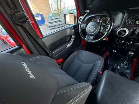 Used 2018 Jeep Wrangler Unlimited Sahara w/ Connectivity Group AWD/4WD image 36