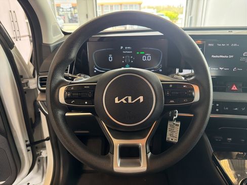 Used 2025 Kia Sportage LX image 16