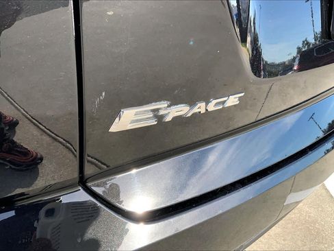 Used 2018 Jaguar E-PACE SE image 60