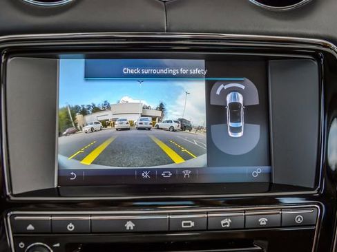 Used 2017 Jaguar XJ L Portfolio image 26