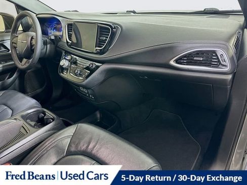 Used 2022 Chrysler Pacifica Touring-L w/ S Appearance Package image 31