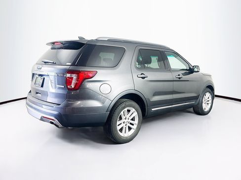 Used 2017 Ford Explorer XLT FWD image 9